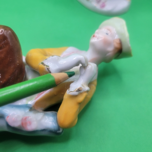 Colonial Style Vintage Porcelain Figurines - Picture 7 of 8